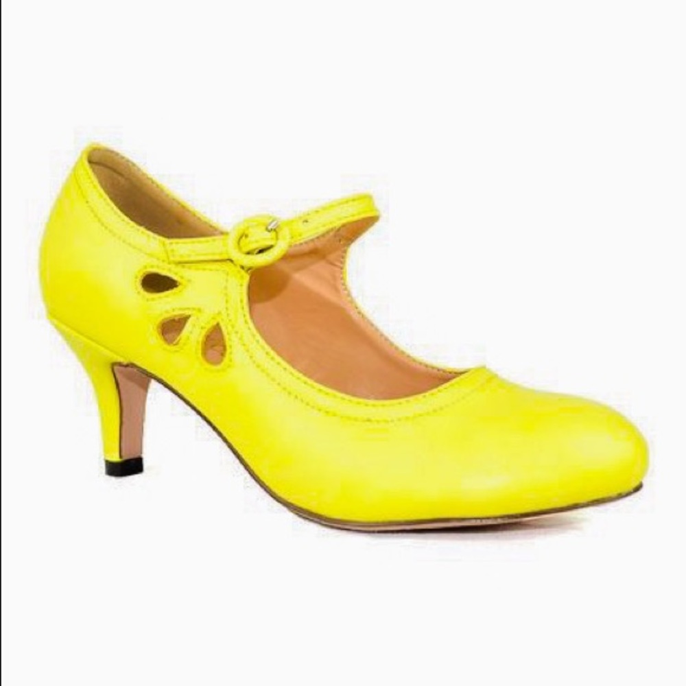 Chase & Chloe yellow high heels shoes size 11